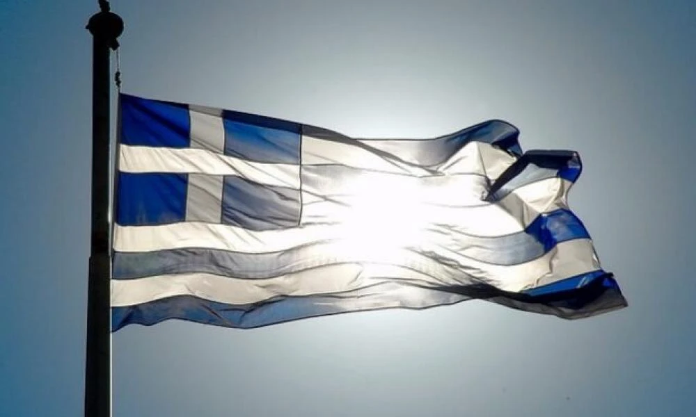 Αλιβέρι: Κυματίζει ελληνική σημαία σε ύψος 45 μέτρων λόγω της εθνικής επετείου της 25ης Μαρτίου (Εικόνες)